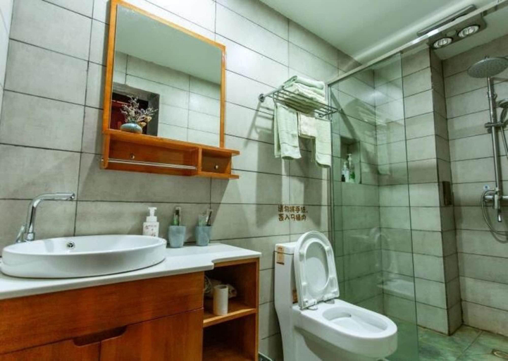 Bathroom, Asha's Inn, Dêqên Tibetan