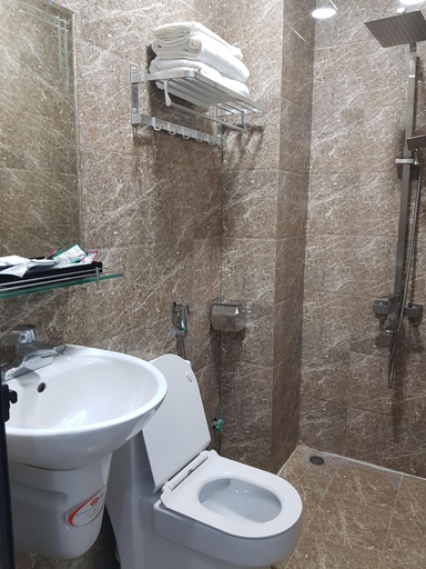 Bathroom 4, X9 Hotel, Hà Đông