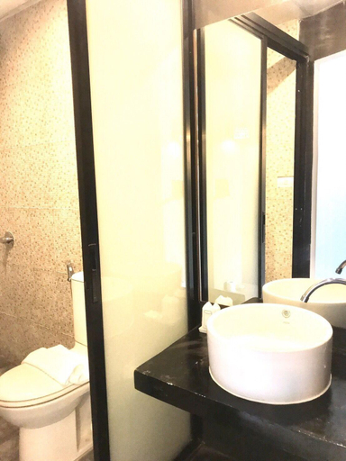 Bathroom 4, The Green Plaza Hotel, Ko Samui
