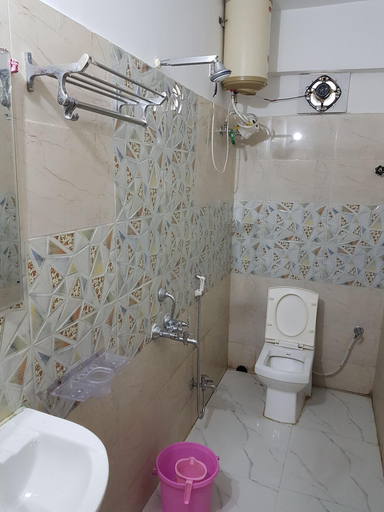 Bathroom, Jimmy Guest House, Kolkata