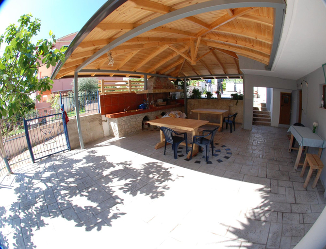 Public Area 2, Vila Enea, Sarandës