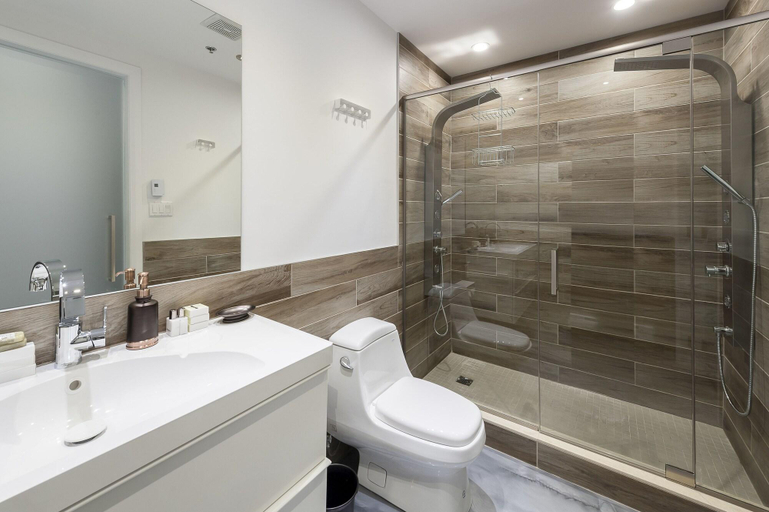 Bathroom 4, Presidential Loft By Simplissimmo, Montréal