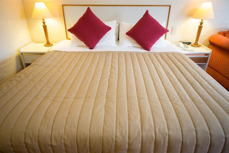 Bedroom 5, Club Motel Armidale, Armidale Dumaresq