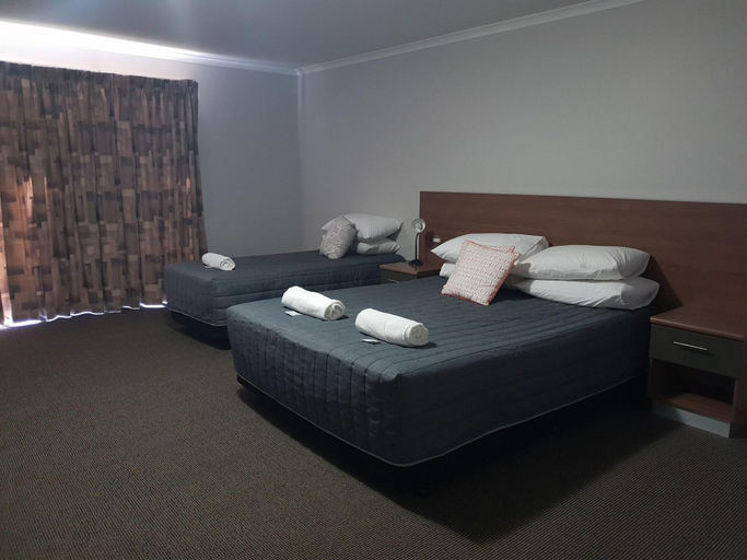 Bedroom 3, Coro Club Motel, Griffith