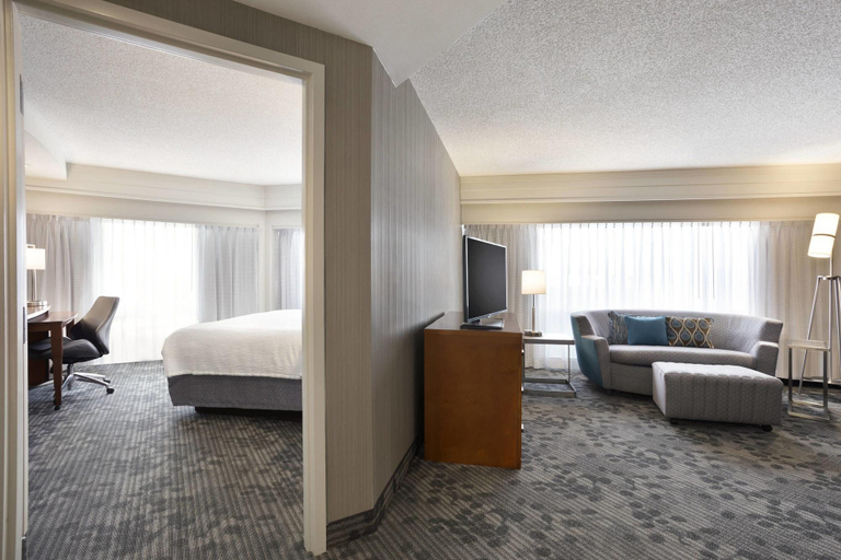 Bedroom 3, Courtyard Marriott Fort Smith Downtown, Sebastian