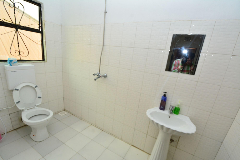 Bathroom, Lionsgate Hostel, Arusha Urban