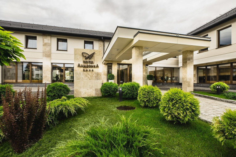 Exterior & Views