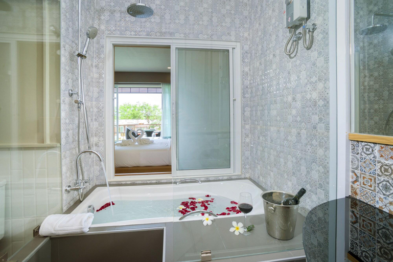 Bathroom 5, Baan Rim Ao, Muang Chanthaburi