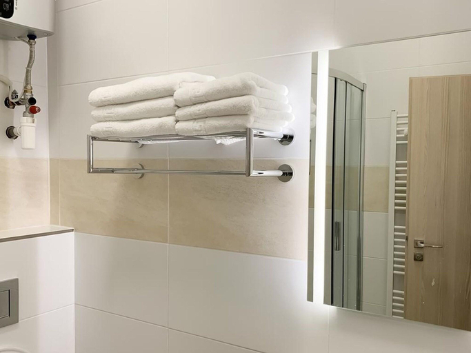 Bathroom 4, Apartment De Luna, Praha 12