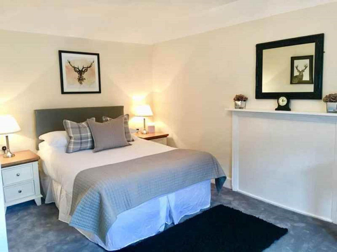 Bedroom 2, Glenmoriston Arms Hotel, Highland
