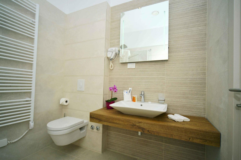 Bathroom 5, Boutique Hotel Mali Raj, Opatija/Veprinac