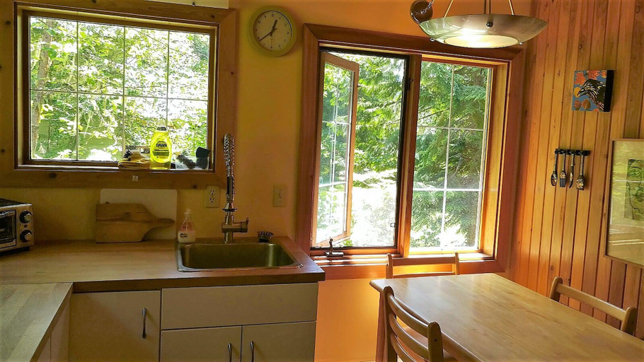 Bathroom 4, Wedgwood Manor and Glamping Retreat, Central Kootenay