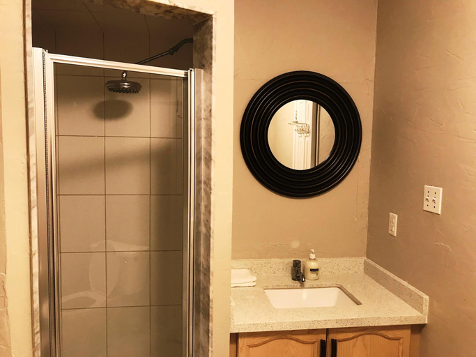 Bathroom 3, Guardian Cottage, Peel