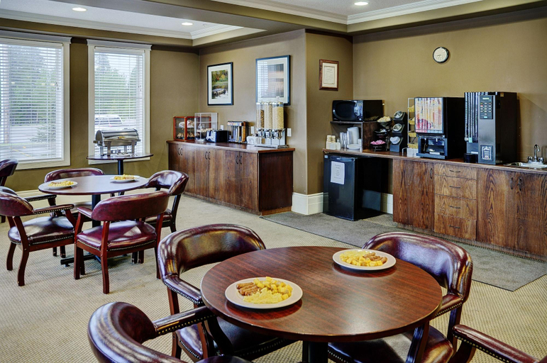 Food & Drinks 5, Lakeview Inns & Suites - Edson Airport, Division No. 14