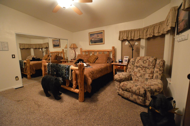 Public Area 2, The Bear's Den B&B, Coconino