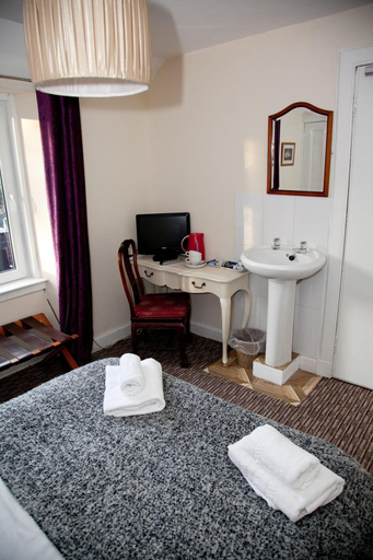 Bathroom 4, Richmond House Hotel, Highland