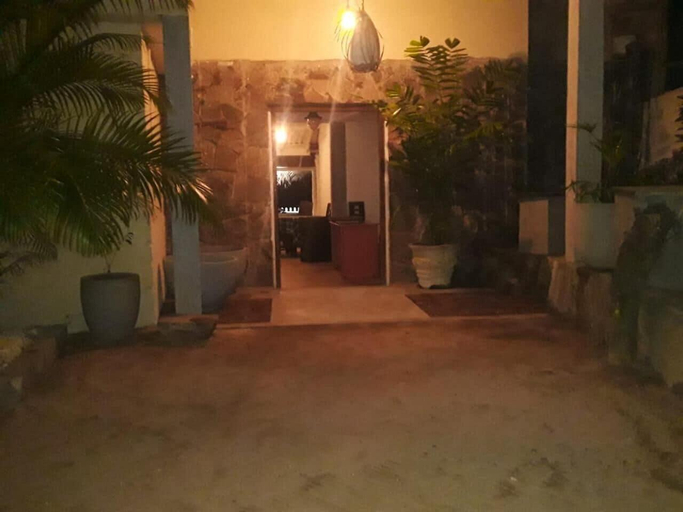 Public Area, Happy Beach, Habaraduwa