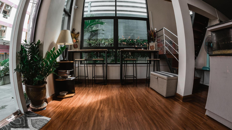 Exterior & Views 8