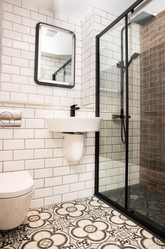 Bathroom 4, York Street Studios, Sefton