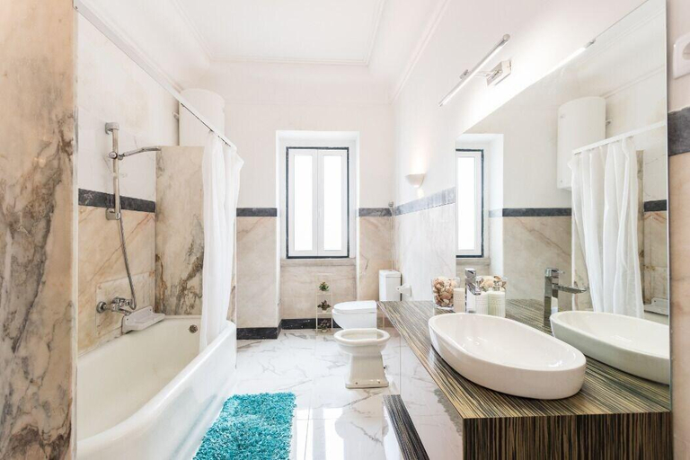 Bathroom 4, 6 Clouds, Lisbon