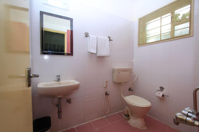 Bathroom 4, Arra Suites, Bangalore