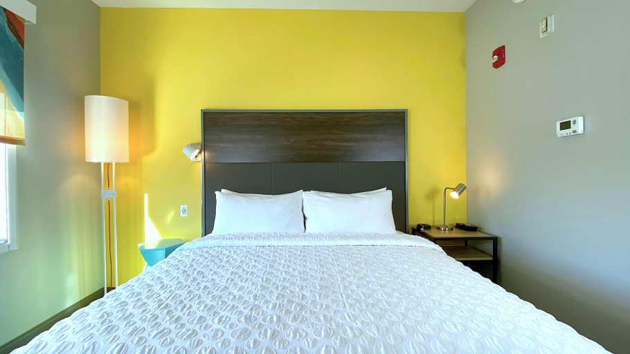Bedroom 3, Tru by Hilton Baltimore Harbor East, Baltimore