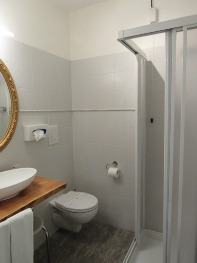Bathroom 5, Park Hotel Arnica, Belluno