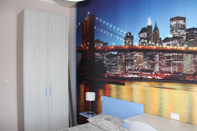 Bedroom 4, Around The World, Reggio Di Calabria
