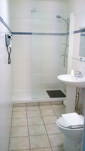 Bathroom 4, Le Floride Hotel, Aude