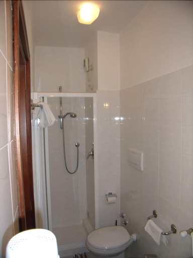 Bathroom 5, Verena, Pistoia