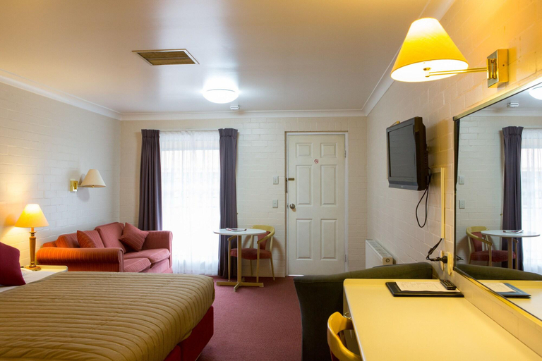 Bedroom 2, Club Motel Armidale, Armidale Dumaresq