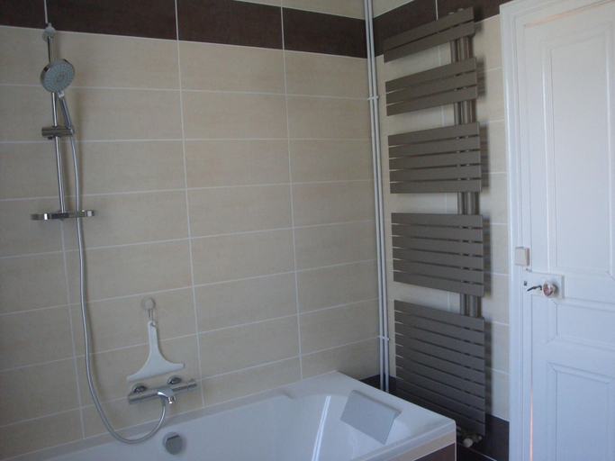 Bathroom 4, Chambres d'Hôtes Les Clefs du Bonheur, Mayenne