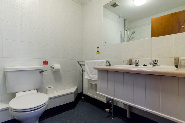 Bathroom 4, Penrhos Park, Ceredigion