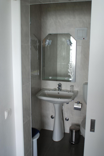 Bathroom 5, Hotel Branco I, Praia da Vitória
