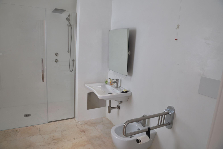 Bathroom 4, Masseria Li Reni, Taranto
