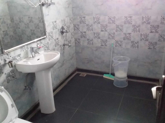 Bathroom 4, Nikunj Ashram Hotel, Mathura