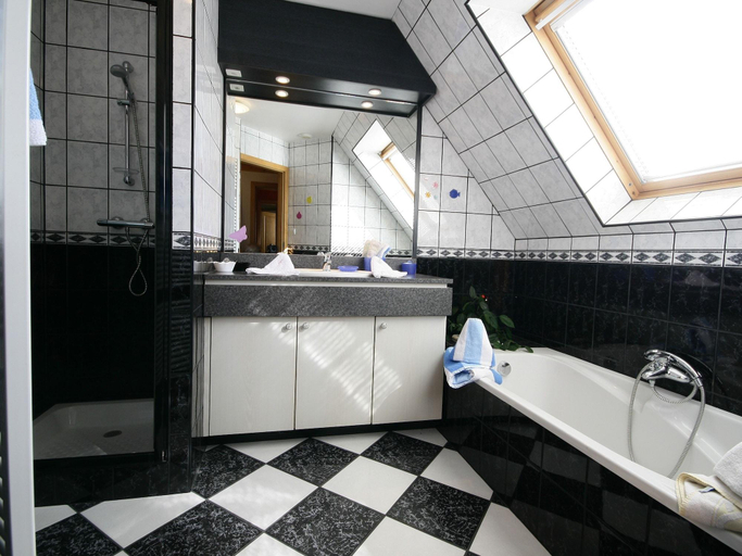 Bathroom 5, Maison D'hôtes La Cerisaie, Bas-Rhin