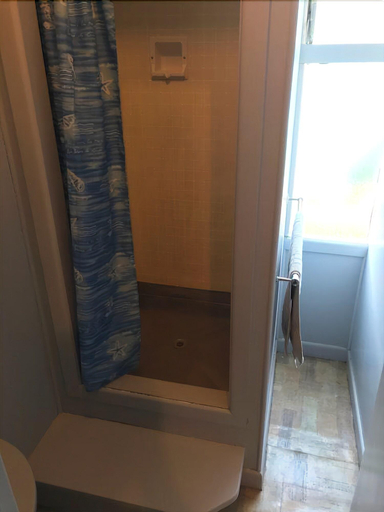 Bathroom, The Kentish Hotel, Franklin