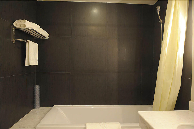 Bathroom, Saigon Vinh Long Hotel, Vĩnh Long