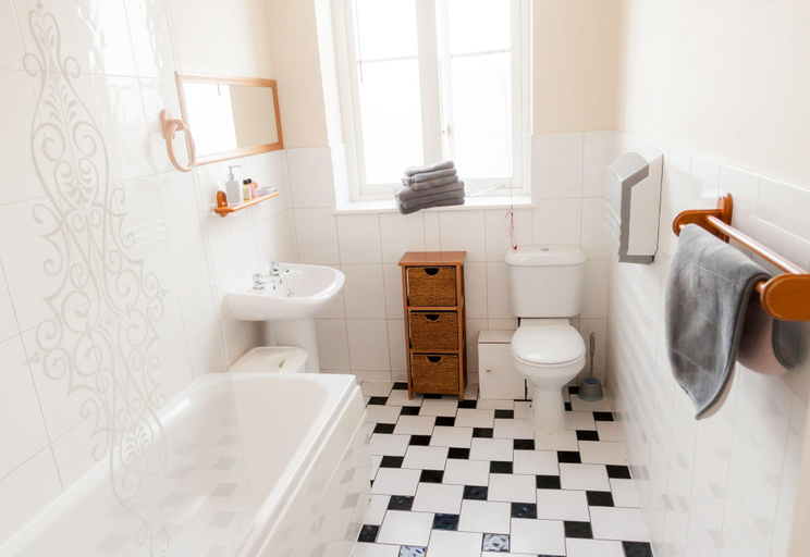 Bathroom 4, Albion House, Pembrokeshire