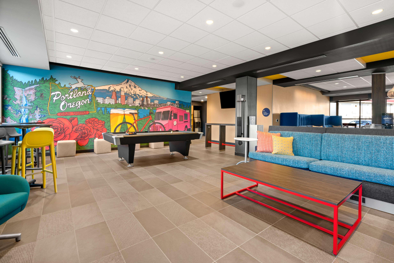 Public Area 2, Tru by Hilton Portland Airport, Multnomah