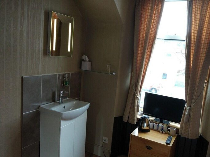 Bathroom 5, Cairn Hotel, Highland