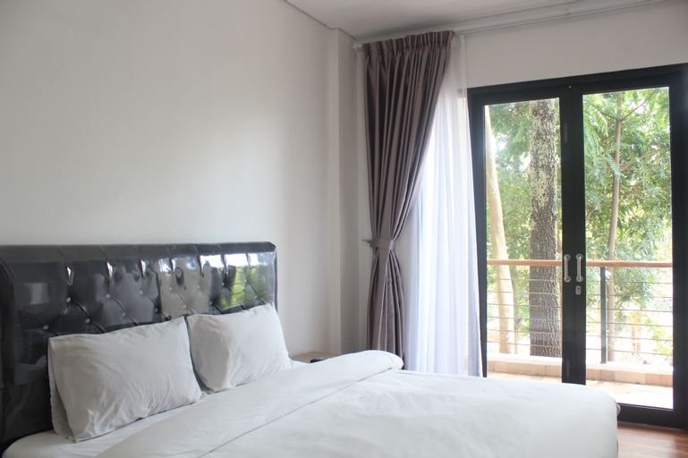 Bedroom 32