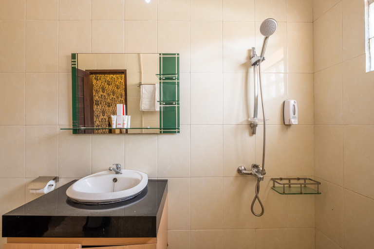 Bathroom 14