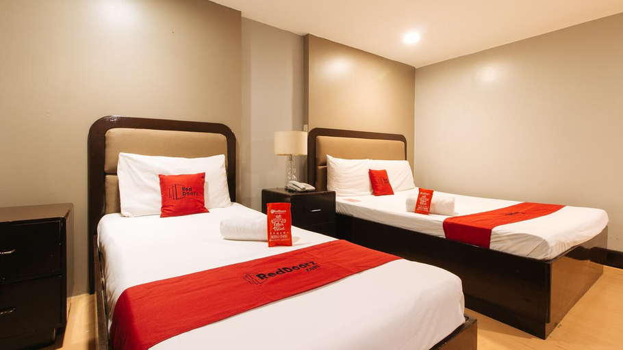 RedDoorz Plus @ Costa Roca Balamban Room Type - Reddoorz Triple Room