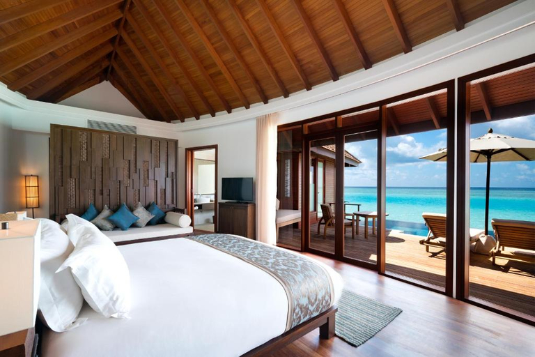 Bedroom 4, Anantara Dhigu Maldives Resort