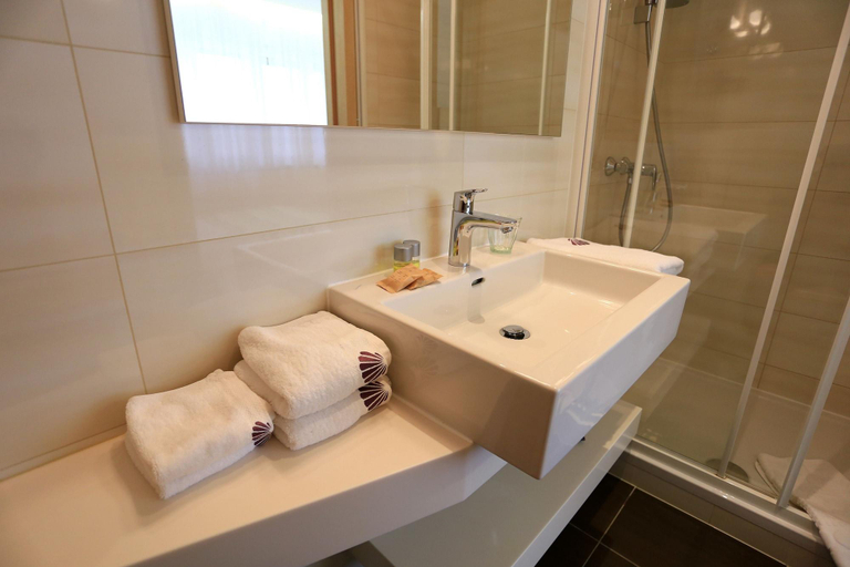 Bathroom 4, Zoilo Rooms self check-in, Zadar