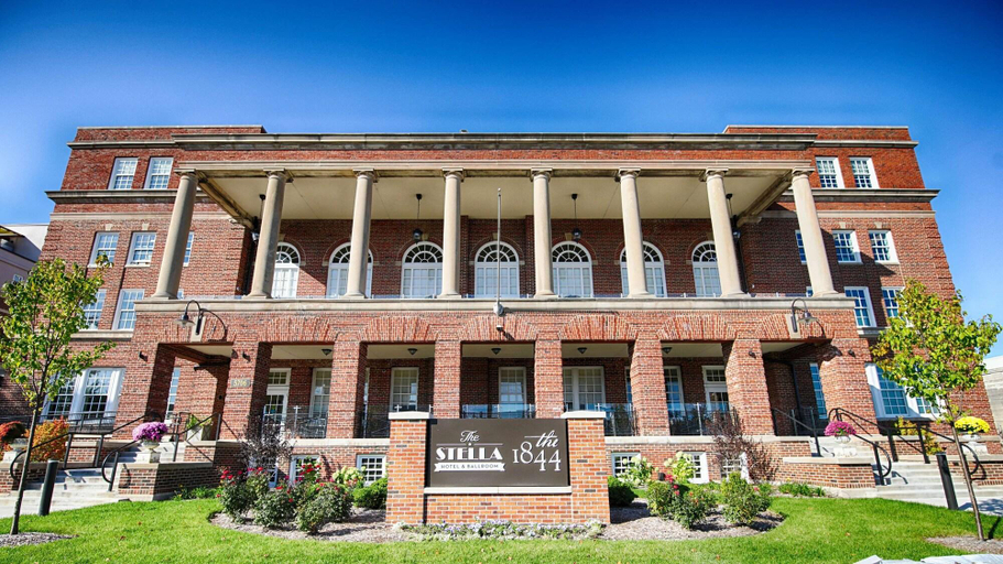 Exterior & Views 3, The Stella Hotel & Ballroom, Kenosha