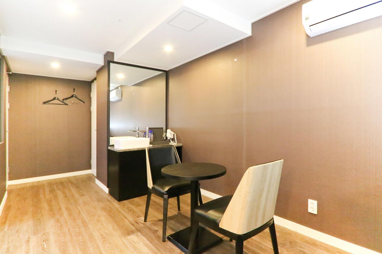 Bedroom 2, Louis Hotel, Sasang