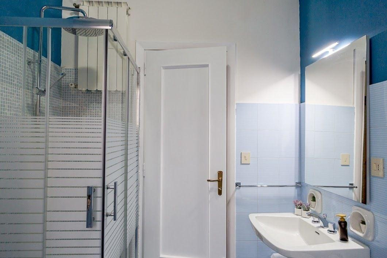 Bathroom 4, Al Politeama Rooms B&B, Palermo